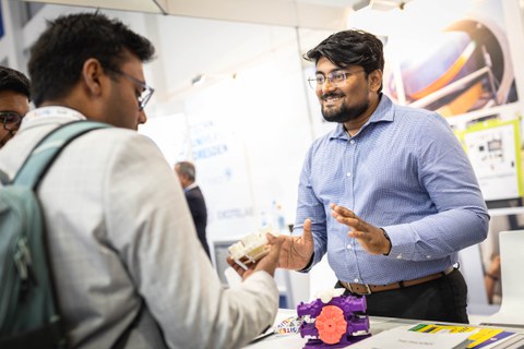 Präsentation eines Start-ups der transCampus-Kooperation zwischen der TUD und dem IITM auf der GITEX Europe 2025 in Berlin