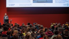 Impressionen von der Kinder-Uni mit Junior-Professor Mario Baumann