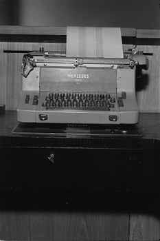 Elektromechanische Schreibmaschine Typ Mercedes Elektra SE 4 zur Eingabe von Steuerbefehlen für den D 1, 1956