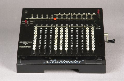 Die Staffelwalzenmaschine Archimedes Modell D von Reinhold Pöthig, Glashütte/Sachsen, 1915