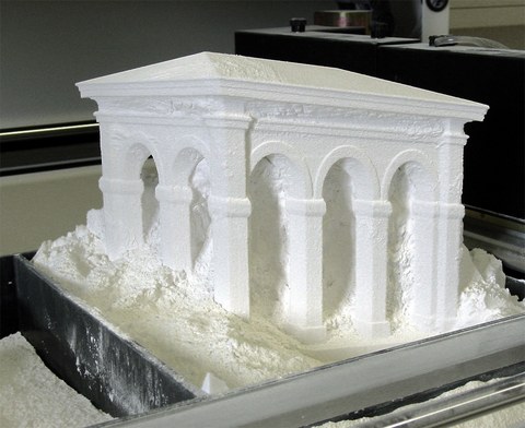 Bergen des Modells aus dem 3D-Drucker