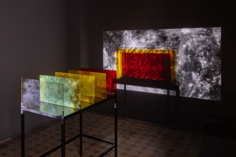 Ausstellungsansicht The Colour out of Space von Rosa Barba zur Schaufler Residency@TU Dresden 2023