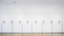 Ausstellungsansicht mit "Golden Tongues" und "Maa Kheru" von Christian Kosmas Mayer, Schaufler Residency 2020