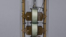 Astatisches Spannungsdynamometer nach Görges, um 1895 (TU Dresden, Sammlung Schwachstrom- und Feingerätetech­nik "elektron")