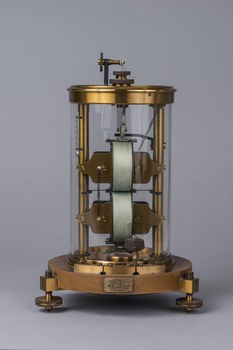 Astatisches Spannungsdynamometer nach Görges, um 1895 (TU Dresden, Sammlung Schwachstrom- und Feingerätetech­nik "elektron")