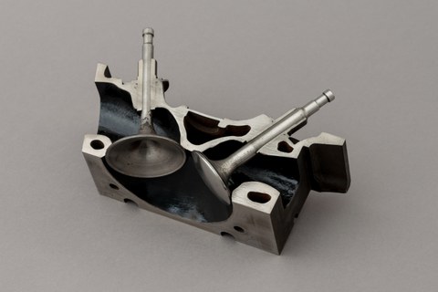 Modell eines Zylinderkopfes (TU Dresden, Sammlung Verbrennungsmotoren)