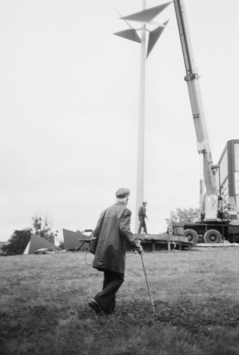 Klaus Dennhardt, Aufbau „Mast mit zwei Faltungszonen“ von Hermann Glöckner (1982); Kunstbesitz der Kustodie der TU Dresden