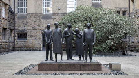 Arnd Wittig, Die Widerstandskämpfer, 1958; Gedenkstätte Münchner Platz, TU Dresden