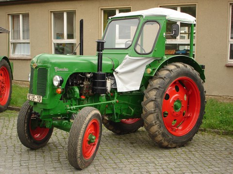 Ein Traktor der Baureihe RS 14 ("Famulus"), gebaut um 1960 in der DDR.