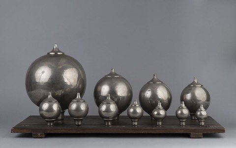 Kugelresonatoren-Reihe nach Helmholtz, Leppin & Masche, Berlin 1913 (TU Dresden, Historisch Akustisch-Phonetische Sammlung)