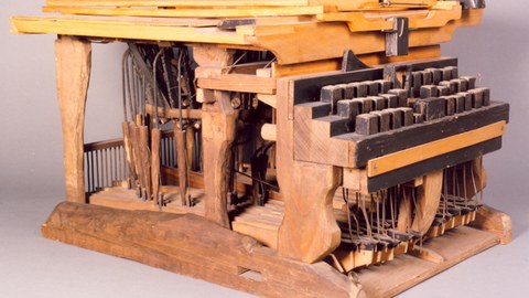 Schreibmaschine aus Holz von Peter Mitterhofer