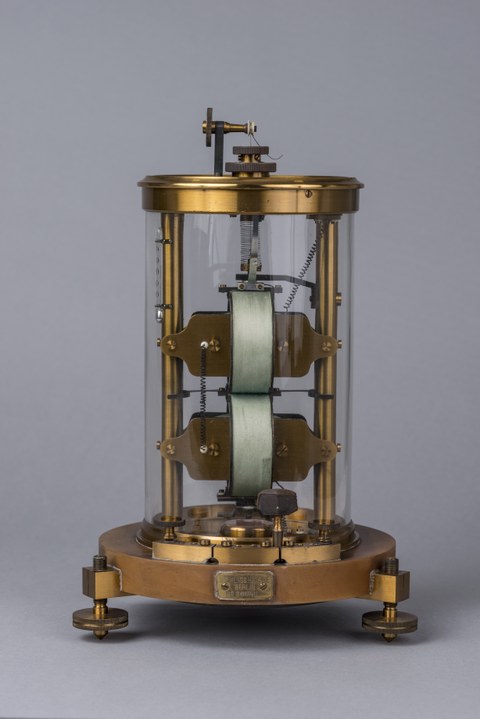 Astatisches Spannungsdynamometer nach Görges, um 1895