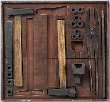 Tableau Handschmieden mit Muttern