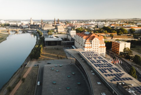 Dresdner Kongresszentrum mit Ausblick auf die Altstadt