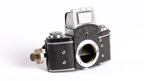 a camera, produced by Ihagee Dresden