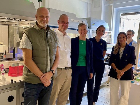 Gruppe rund um den Besuch aus dem Karolinska Institut