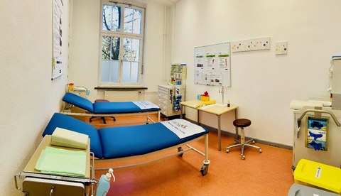 Trainingsraum mit 2 Liegen