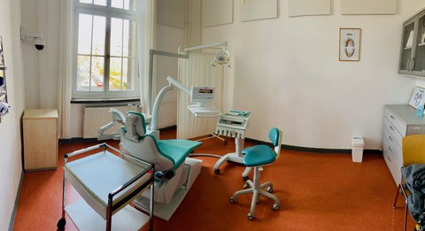 Trainingsraum mit Zahnarztstuhl