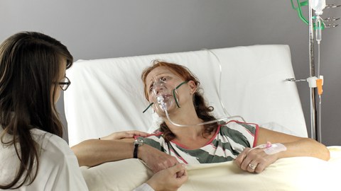 Studentin im Training mit Schauspielerin