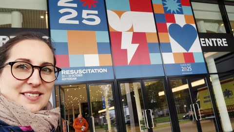 selfie von Marie-Christin Willemer vorm Eingang der ERC-Kongresshalle in Rotterdam, Niederlande