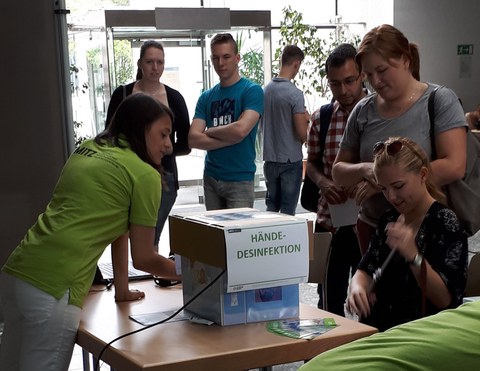 Händedesinfektion Beschnitten