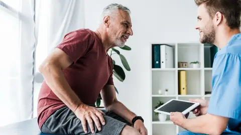 Patientengespräch und strukturierte Anamnese im Rahmen der klinischen Ausbildung. 