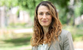 Portraitbild von Claudia Apel