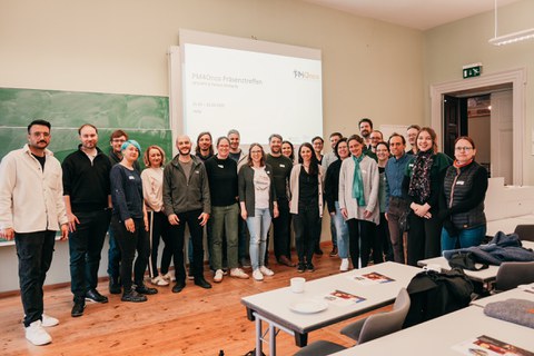 Dr. Markus Wolfien und Sara Bäcker (v.l.n.r.) beim Arbeitspaket-Treffen in Halle