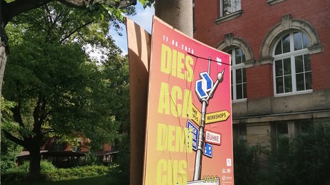 Kein Halteverbot für gute Gespräche. Beim Dies Academicus war die Professur für Medizinische Informatik mit Postern zu Forschung und Promotion vertreten