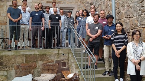 Dr. Brita Sedmayr und die Teilnehmenden aus den Nachwuchsforschungsgruppen der MII/ Dr. Brita Sedmayr and the participants from the MII's junior research groups