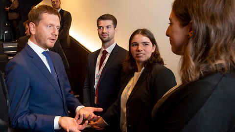 MP Michael Kretschmer discussing the IRTG with Alice Santambrogio