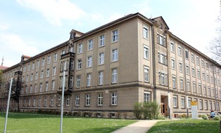 Ansicht Gebäude Haus 105 auf dem Campus der Medizinisches Fakultät