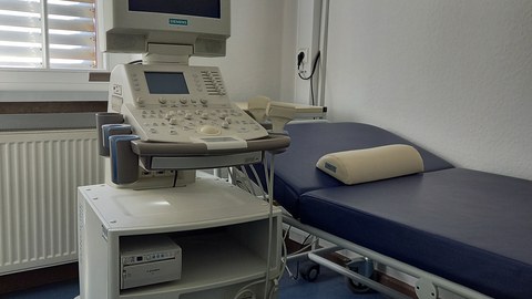 Sonografiegerät im MITZ-Trainingsraum