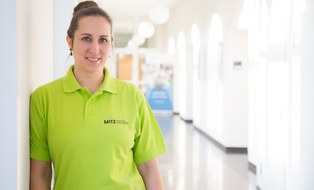 Portrait Marie-Christin Willemer mit grünem MITZ-Shirt