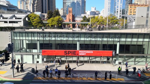 Das Foto zeigt das Moscone Kongresszentrum in San Francisco.