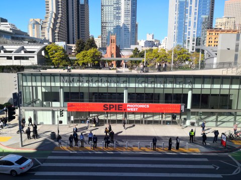 Das Foto zeigt das Moscone Kongresszentrum in San Francisco.