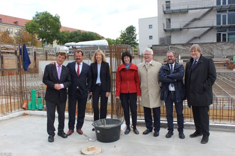 Grundsteinlegung MITS Gruppenbild Baufeld