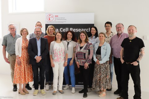 Gruppenbild der Teilnehmer:innen des 5. Bürger:innen und Patient:innenbeiratstreffens in Dresden