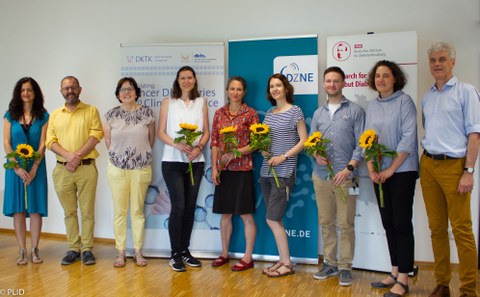 Gruppenbild der GewinnerInnen der diesjährigen Anschubfinanzierung für DZG-übergreifende Forschungsprojekte mit den drei Sprechern der Dresdener DZGs.