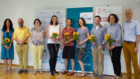 Gruppenbild der GewinnerInnen der diesjährigen Anschubfinanzierung für DZG-übergreifende Forschungsprojekte mit den drei Sprechern der Dresdener DZGs.