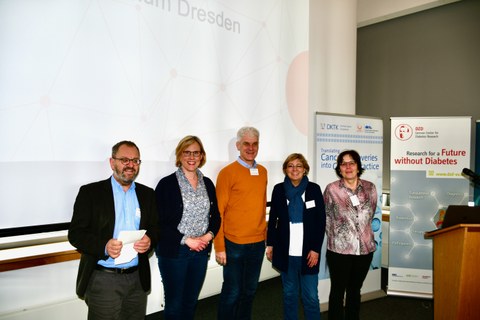 Von links nach rechts: Michele Solimena (DZD/PLID), Esther Troost (Dekanin Medizinischen Fakultät TUD), Gerd Kempermann (DZNE Standort Dresden), Angela Rösen-Wolff (Prorektorin Forschung TUD) , Mechthild Krause (DKTK)