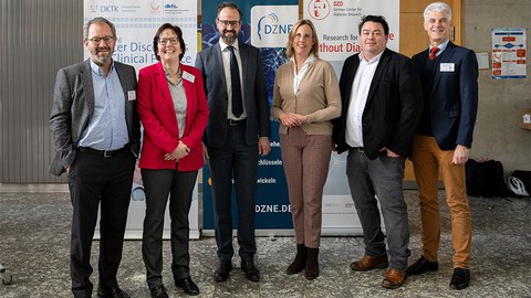 Gruppenbild von Michele Solimena, Mechthild Krause, Sebastian Gemkow, Esther Troost, Frank Ohi und Gerd Kempermann