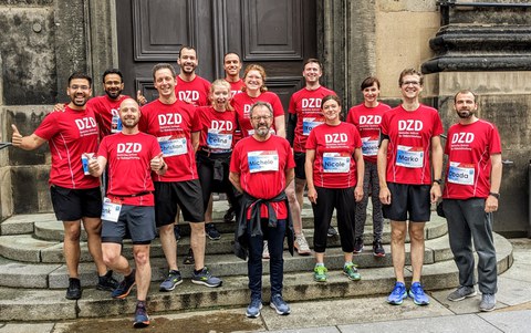 Gruppenbild Teilnehmer Rewe Teamchallenge 2023