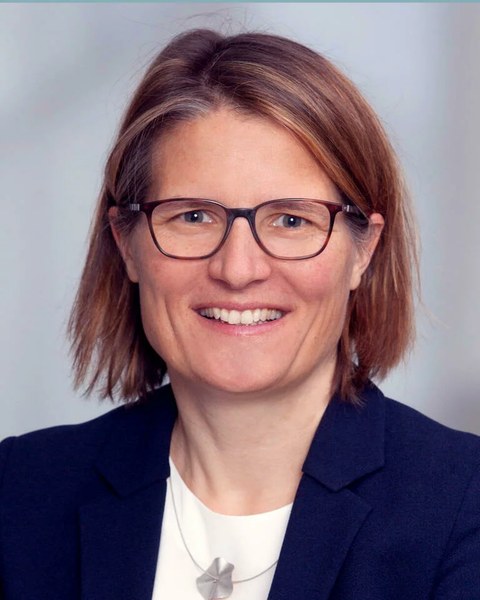 Prof. Dr. Julia Hauer