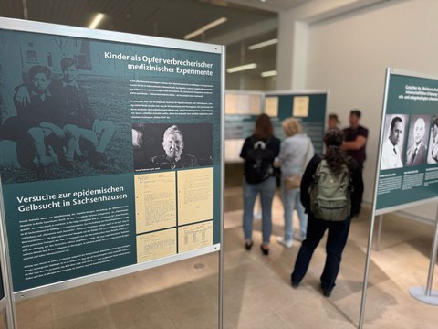 Ausstellungseröffnung "Im Gedenken der Kinder"
