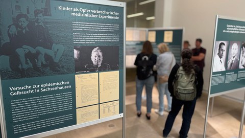 Ausstellungseröffnung "Im Gedenken der Kinder"