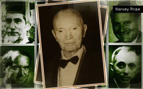Ein Foto von Leo M. Harvey im hohen Alter im Vordergrund, im Hintergrund vier Fotos von ihm in verschiedenen Lebensphasen.
