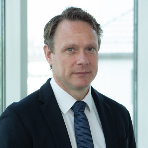 Portrait von Prof. Hagen Huttner.