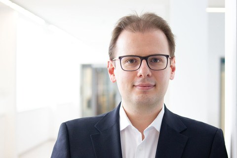 Fotoportrait von Prof. Nikolaos Perakakis