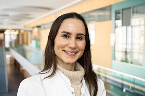 Foto von Dr. Annahita Sedghi.